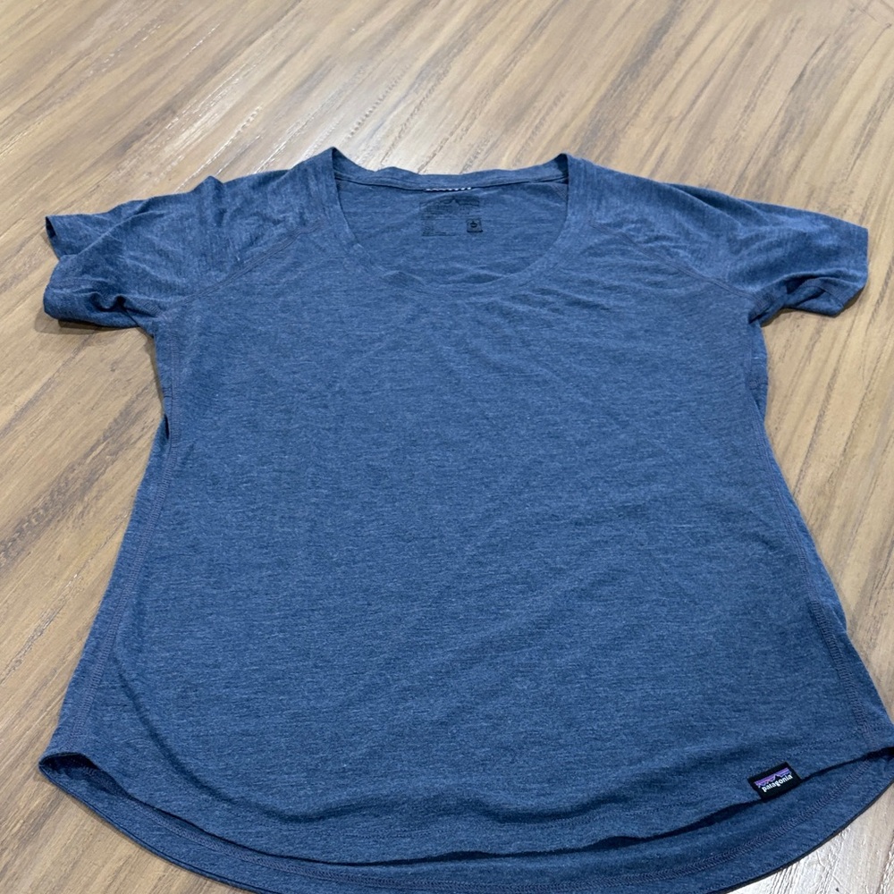 Patagonia Navy Carlene cool trail Tee women’s small